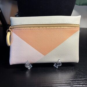 💍 2 for 12 💍 Ipsy Cream and Peach Geometric Clutch